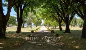 Prodej hrad Aiguines