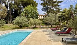 Prodej hrad Saint-Saturnin-lès-Apt