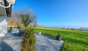 Prodej Vlastnictví Yens