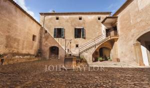 Prodej zámek Puigpunyent