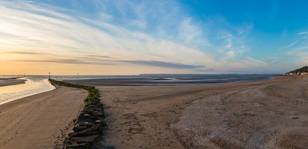 Luxusní realitní kancelár DEAUVILLE